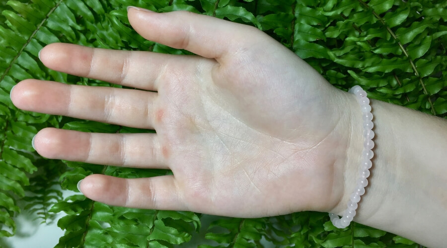 Náramek na ruku růženín