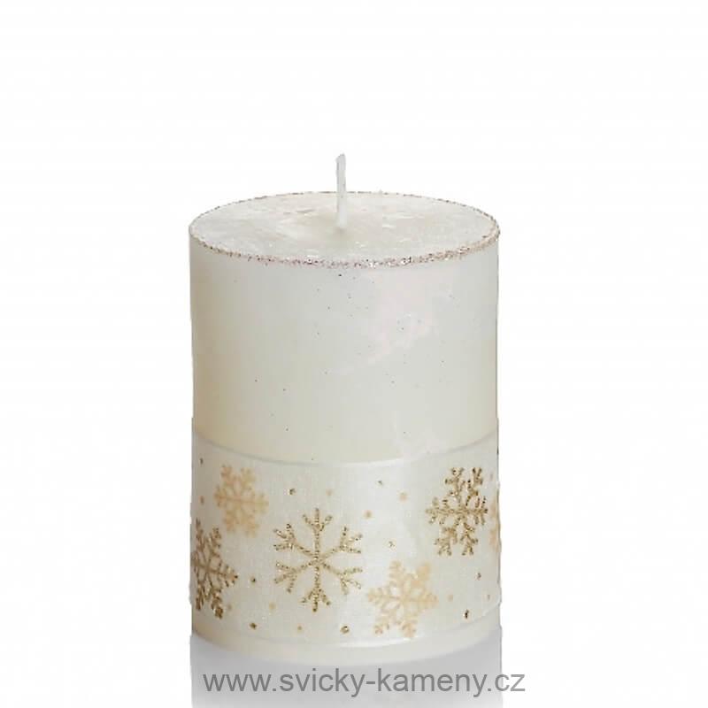 SVÍČKA VÁNOČNÍ DÁRKOVÁ VONNÁ ZIMNÍ VLOČKY VÁLEC 70x90 mm SMETANOVÁ