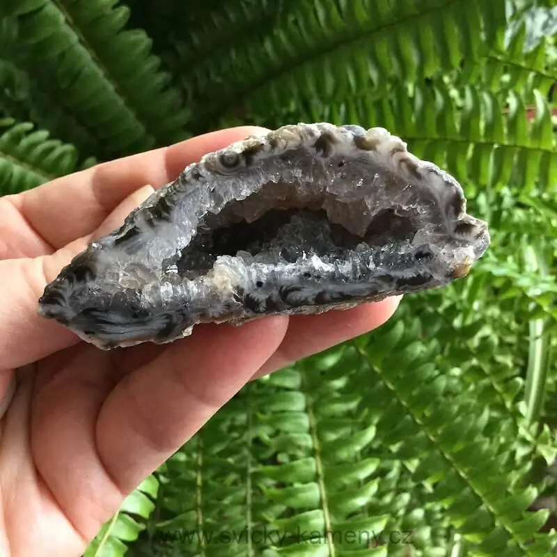 ACHÁT PEŘÍČKOVÝ GEODA velikost 75 x 27 x 33 mm, 61g.