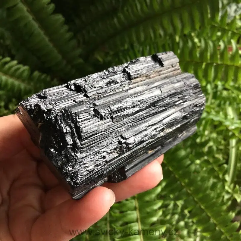 TURMALÍN MINERÁL velikost 83 x 48 x 48 mm, 388g.