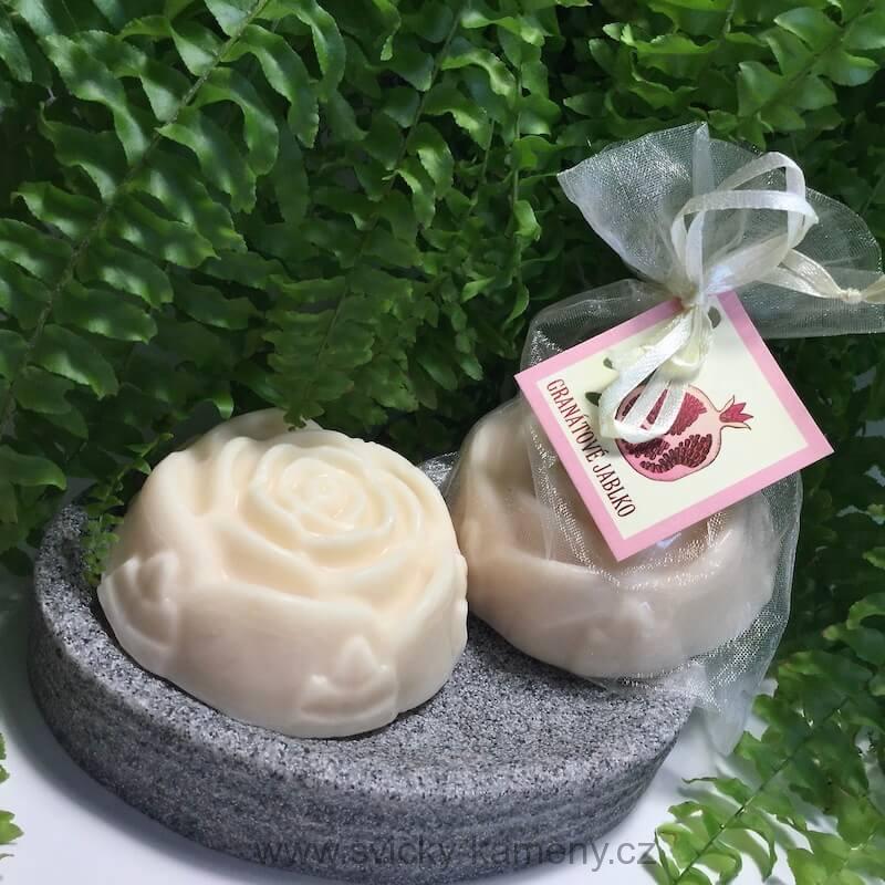 PŘÍRODNÍ MÝDLO FIGURKA GRANÁTOVÉ JABLKO šampaň