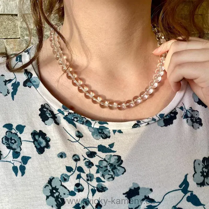 NÁHRDELNÍK Z KORÁLKŮ - KŘIŠŤÁL ČISTÝ 10mm