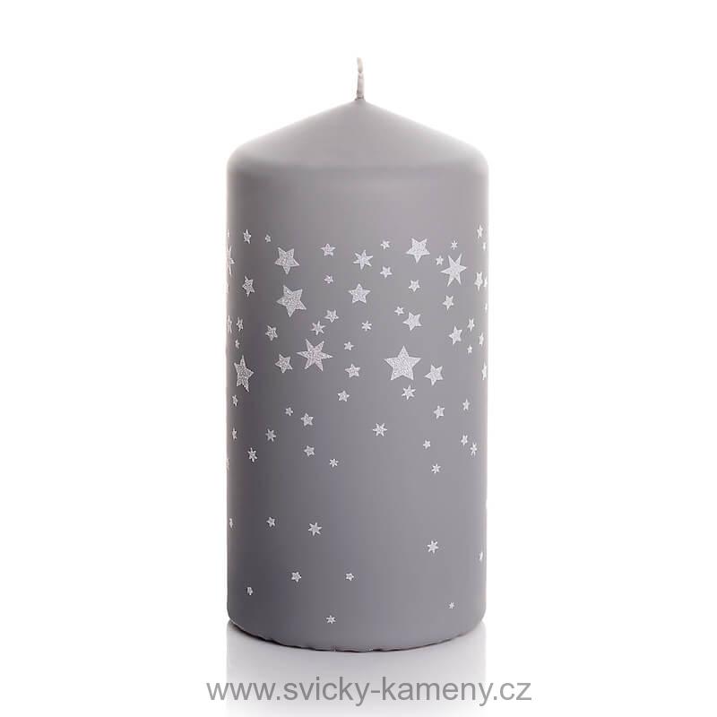 SVÍČKA VÁNOČNÍ DÁRKOVÁ ZIMNÍ HVĚZDY VÁLEC 70x150 mm ŠEDÁ