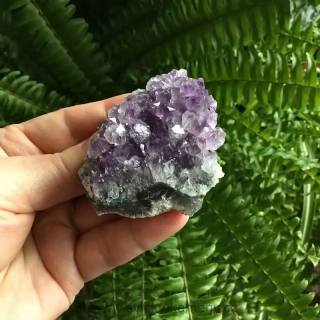 AMETYST DRÚZA velikost 58 x 50 x 25 mm, 76g.