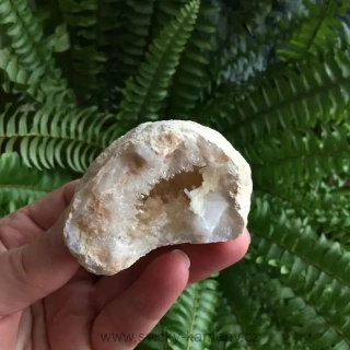KŘIŠŤÁL GEODA velikost 58 x 30 x 40 mm, 98g.