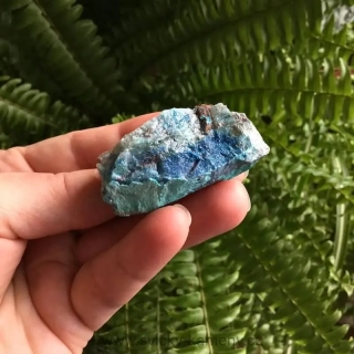 CHRYZOKOL MALACHIT surový kámen velikost 47 x 24 x 19 mm, 31g.