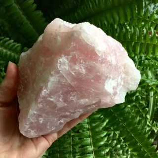 RŮŽENÍN MINERÁL velikost 133 x 115 x 81 mm, 1001g.