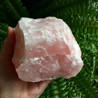 RŮŽENÍN MINERÁL velikost 101 x 99 x 85 mm, 1302g.