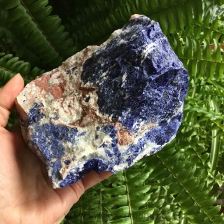 SODALIT MINERÁL velikost 124 x 100 x 75 mm, 961g.