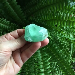 AVANTURÍN surový kámen velikost 37 x 33 x 25 mm, 51g.