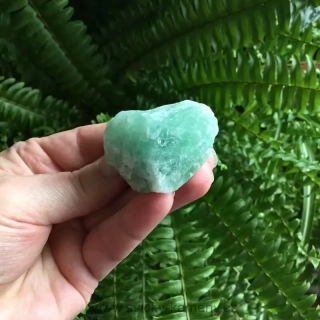 AVANTURÍN surový kámen velikost 44 x 34 x 31 mm, 55g.