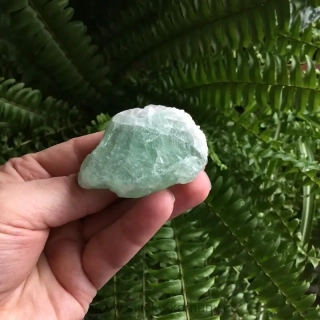 AVANTURÍN surový kámen velikost 53 x 37 x 20 mm, 61g.