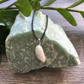 MĚSÍČNÍ KÁMEN LEŠTĚNÝ MINERÁL PŘÍVĚSEK NA KRK